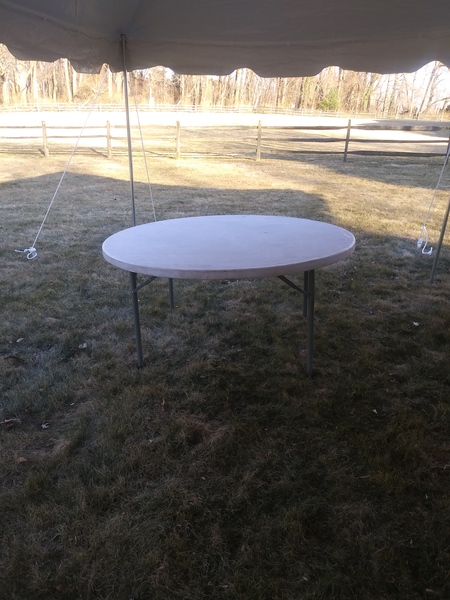 5 ft Round Tables